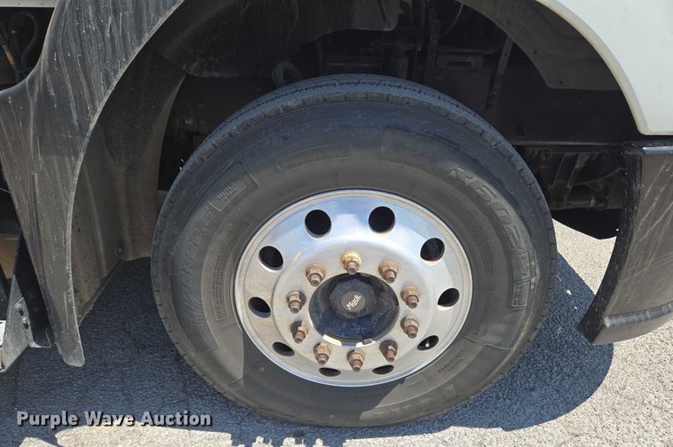 image for item EN8257 2009 Mack CXU613 semi truck