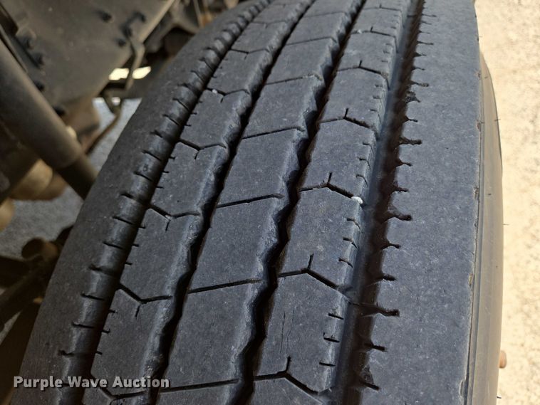 image for item EN8257 2009 Mack CXU613 semi truck