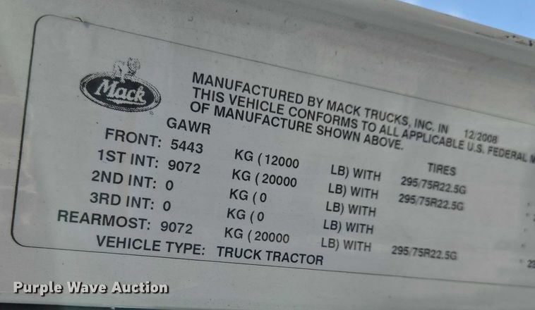 image for item EN8257 2009 Mack CXU613 semi truck