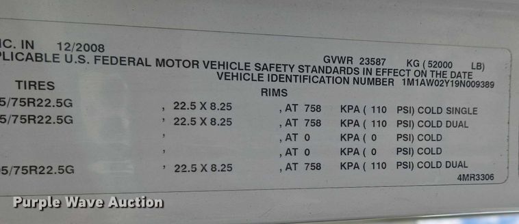 image for item EN8257 2009 Mack CXU613 semi truck
