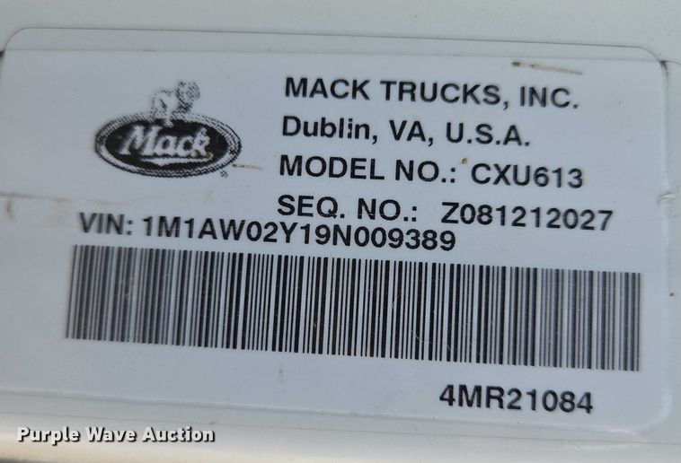 image for item EN8257 2009 Mack CXU613 semi truck