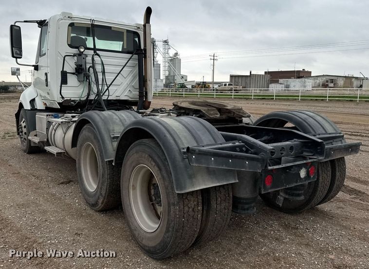 image for item EQ4929 2017 International Prostar semi truck