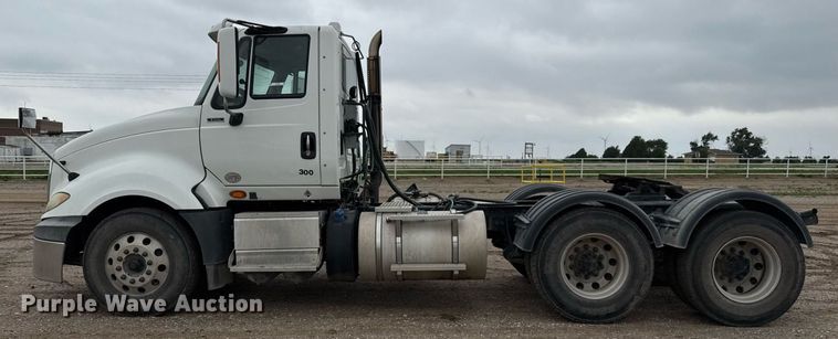 image for item EQ4929 2017 International Prostar semi truck