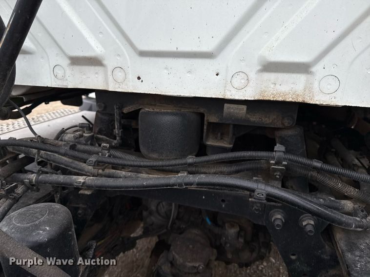 image for item EQ4929 2017 International Prostar semi truck