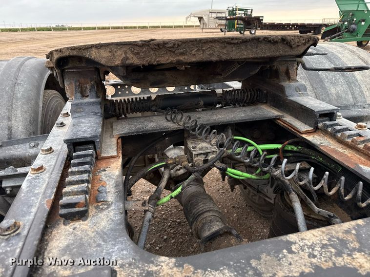 image for item EQ4929 2017 International Prostar semi truck