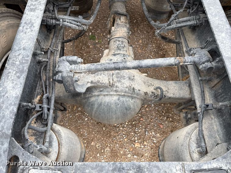 image for item EQ4929 2017 International Prostar semi truck