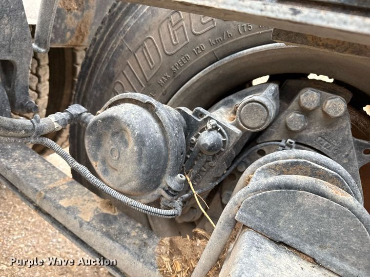 image for item EQ4929 2017 International Prostar semi truck