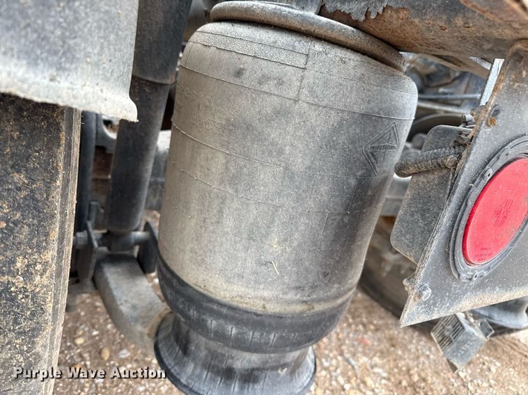 image for item EQ4929 2017 International Prostar semi truck