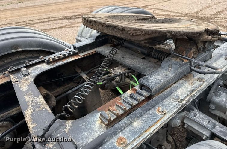 image for item EQ4929 2017 International Prostar semi truck