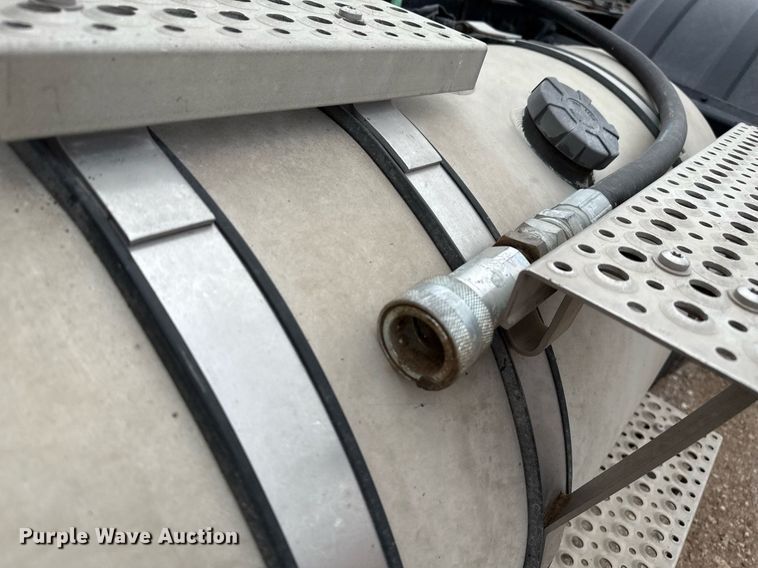 image for item EQ4929 2017 International Prostar semi truck