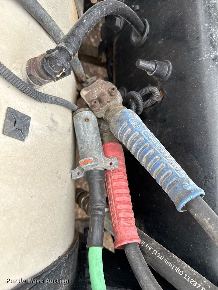 image for item EQ4929 2017 International Prostar semi truck