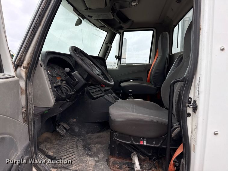 image for item EQ4929 2017 International Prostar semi truck