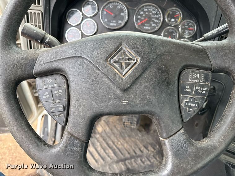 image for item EQ4929 2017 International Prostar semi truck