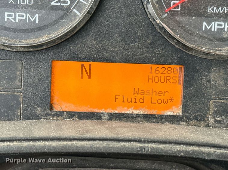 image for item EQ4929 2017 International Prostar semi truck