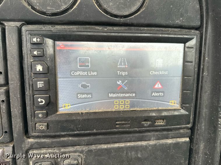 image for item EQ4929 2017 International Prostar semi truck