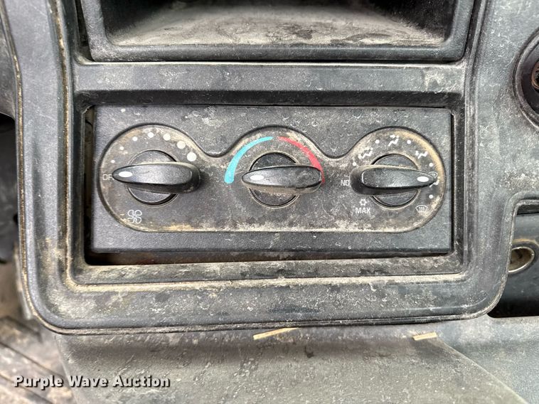 image for item EQ4929 2017 International Prostar semi truck