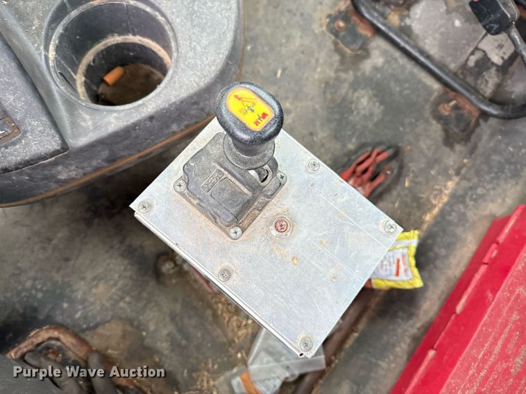 image for item EQ4929 2017 International Prostar semi truck