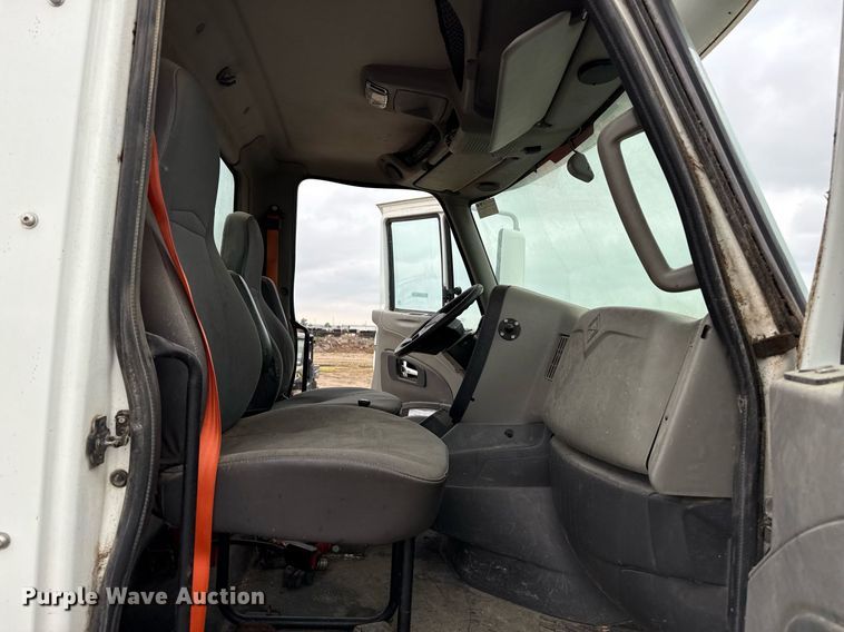 image for item EQ4929 2017 International Prostar semi truck