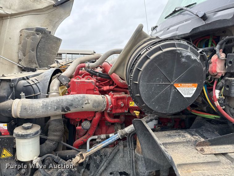 image for item EQ4929 2017 International Prostar semi truck