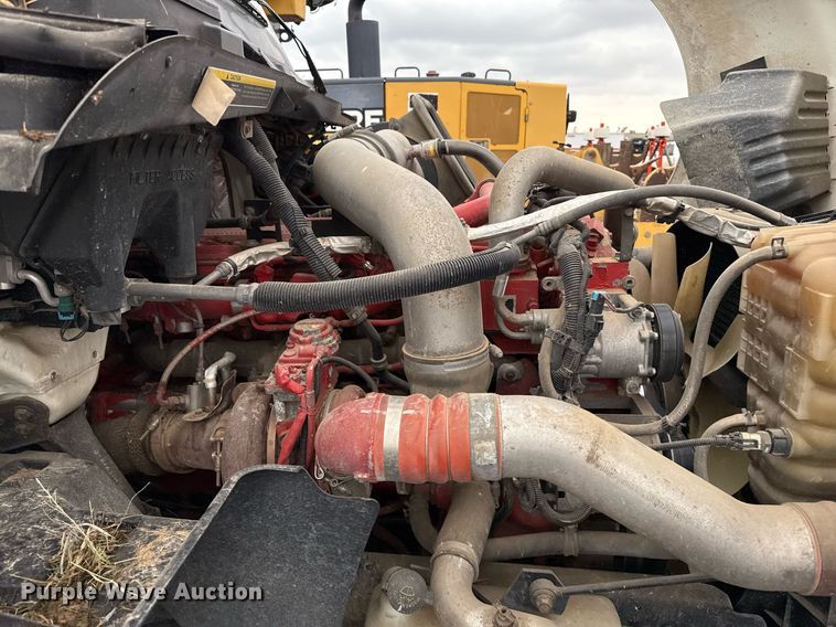 image for item EQ4929 2017 International Prostar semi truck