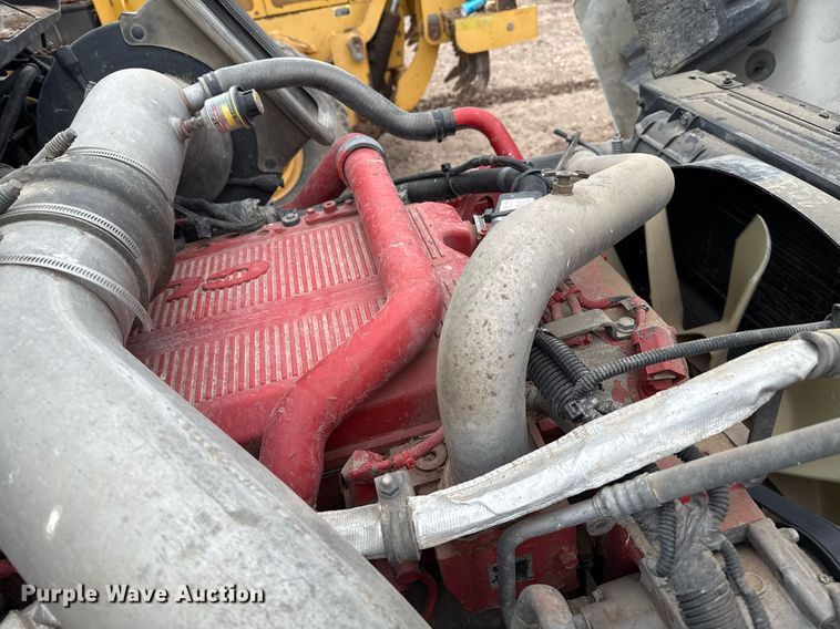 image for item EQ4929 2017 International Prostar semi truck