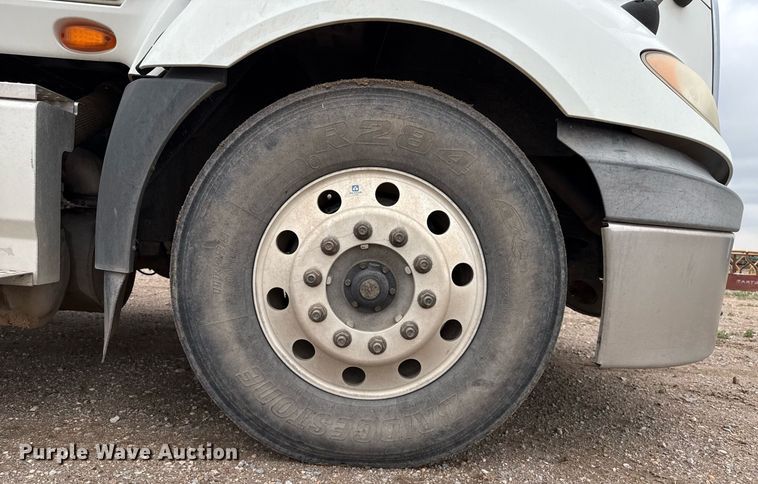 image for item EQ4929 2017 International Prostar semi truck