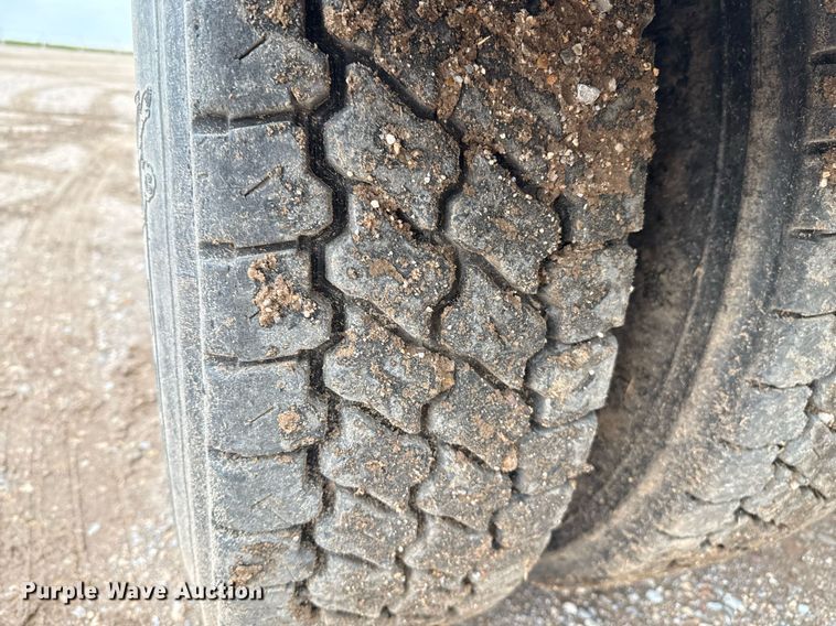 image for item EQ4929 2017 International Prostar semi truck