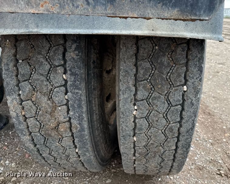 image for item EQ4929 2017 International Prostar semi truck