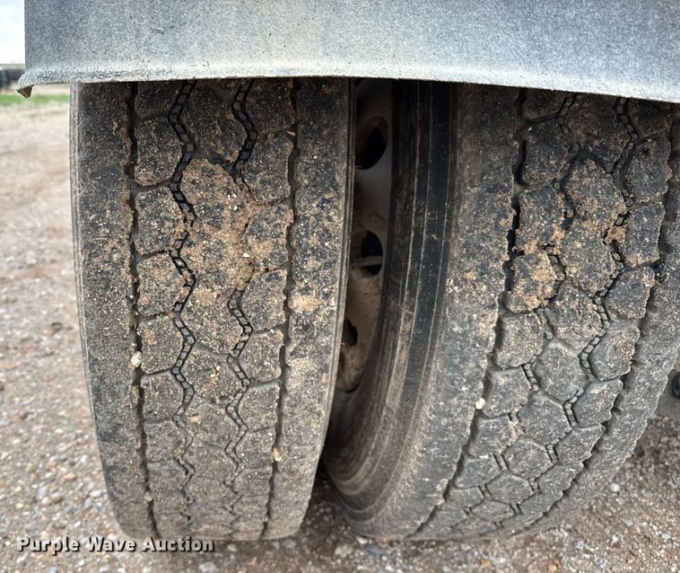 image for item EQ4929 2017 International Prostar semi truck