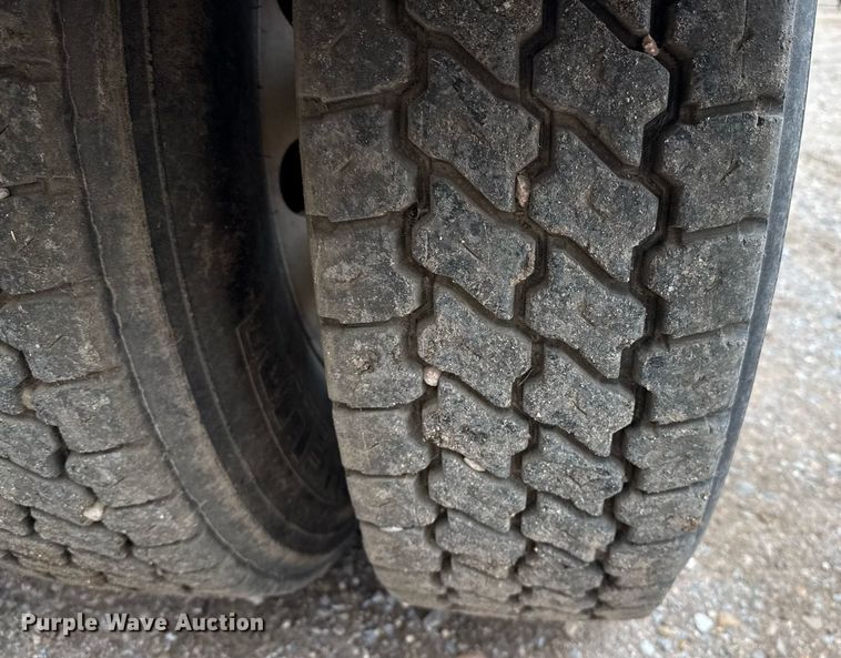 image for item EQ4929 2017 International Prostar semi truck