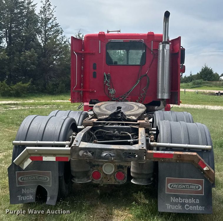 image for item ER2135 2004 Freightliner Columbia semi truck