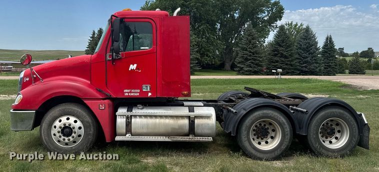 image for item ER2135 2004 Freightliner Columbia semi truck