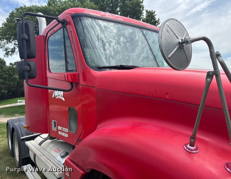 image for item ER2135 2004 Freightliner Columbia semi truck