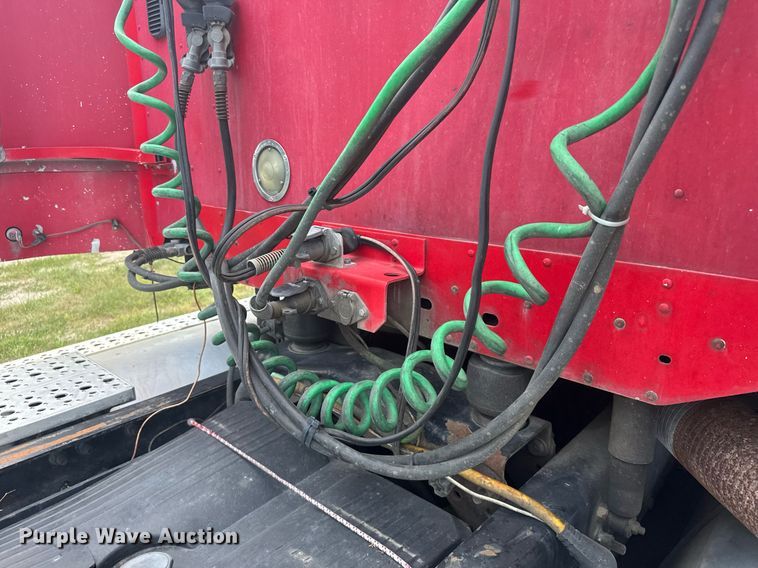 image for item ER2135 2004 Freightliner Columbia semi truck