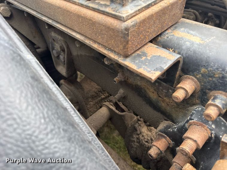 image for item ER2135 2004 Freightliner Columbia semi truck