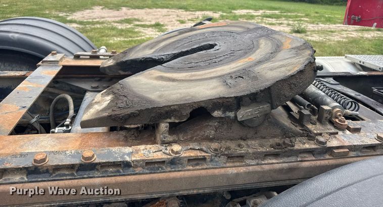 image for item ER2135 2004 Freightliner Columbia semi truck