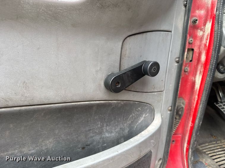 image for item ER2135 2004 Freightliner Columbia semi truck