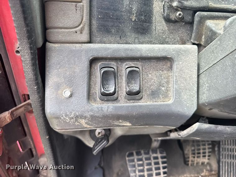 image for item ER2135 2004 Freightliner Columbia semi truck