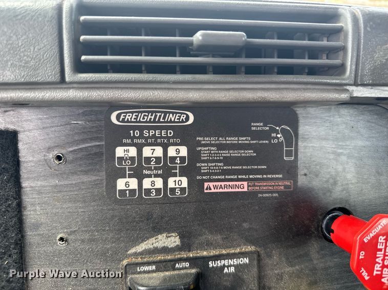 image for item ER2135 2004 Freightliner Columbia semi truck