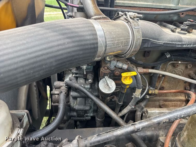 image for item ER2135 2004 Freightliner Columbia semi truck