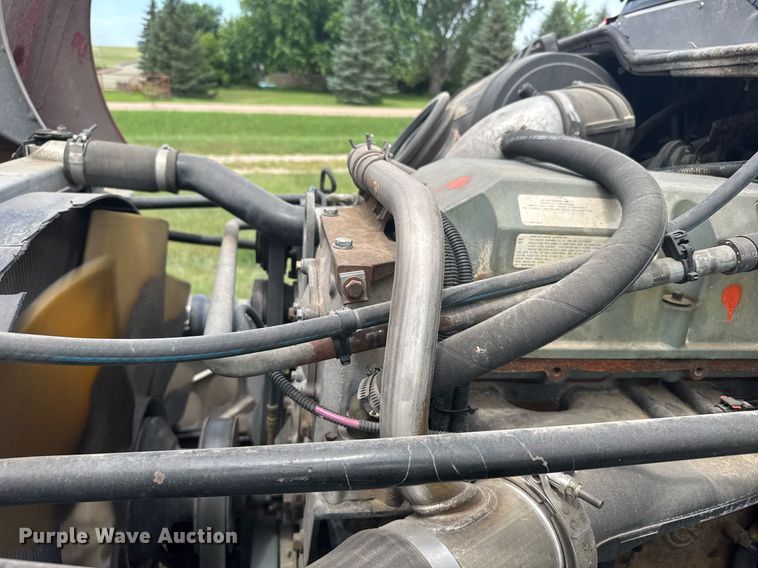 image for item ER2135 2004 Freightliner Columbia semi truck