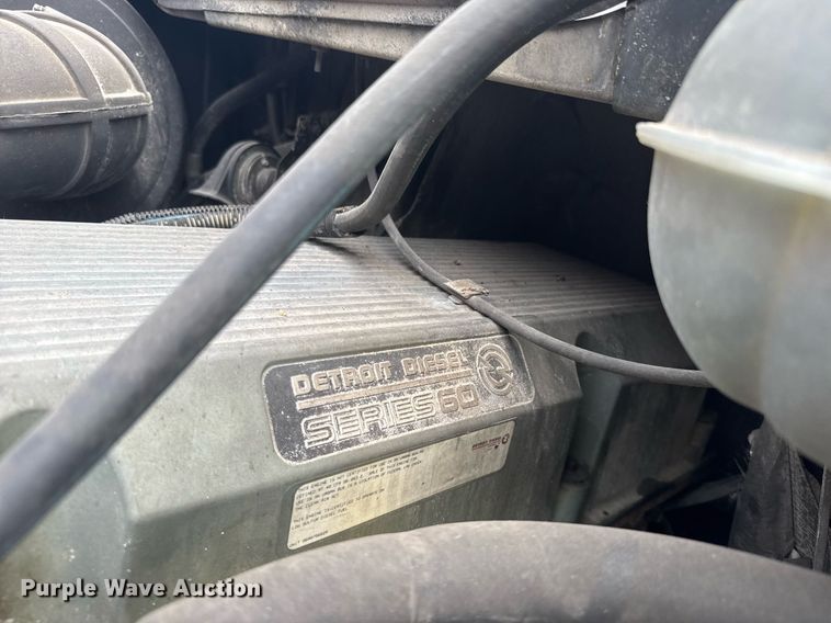 image for item ER2135 2004 Freightliner Columbia semi truck