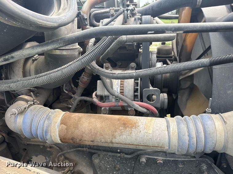 image for item ER2135 2004 Freightliner Columbia semi truck