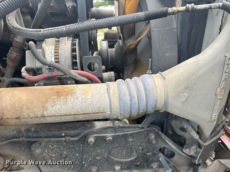 image for item ER2135 2004 Freightliner Columbia semi truck