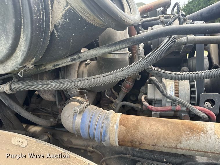 image for item ER2135 2004 Freightliner Columbia semi truck