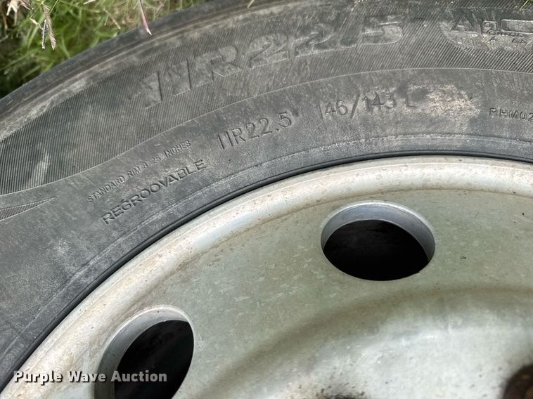 image for item ER2135 2004 Freightliner Columbia semi truck