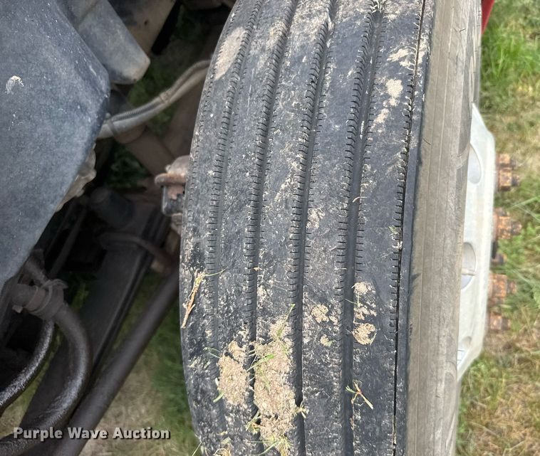 image for item ER2135 2004 Freightliner Columbia semi truck