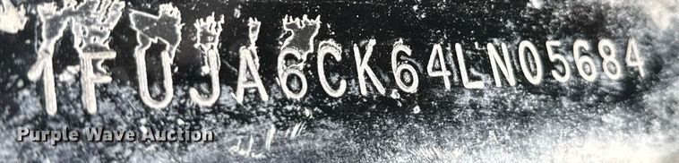 image for item ER2135 2004 Freightliner Columbia semi truck