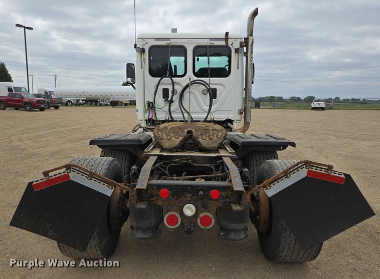 image for item ER5260 2017 Freightliner Cascadia 125 semi truck