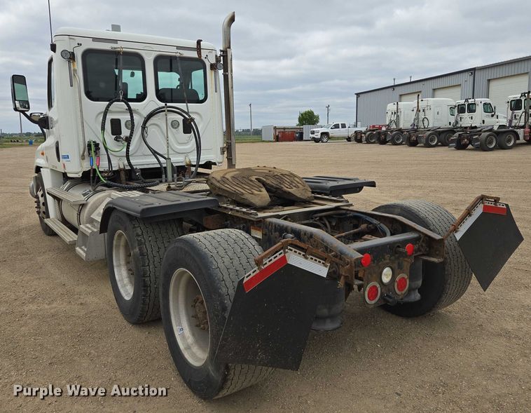 image for item ER5260 2017 Freightliner Cascadia 125 semi truck